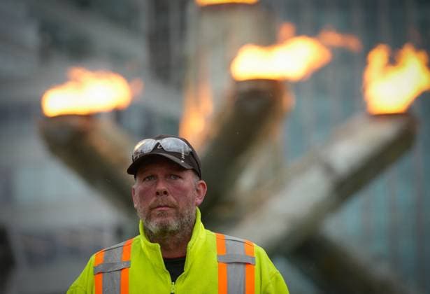 (250428) -- VANCOUVER, April 28, 2025 -- A man observes a moment of silence during the National Day of Mourning event in Vancouver, British Columbia, Canada, on April 28, 2025. The National Day of Mourning is observed annually in Canada on April 28 to commemorate people who have lost their lives, suffered injury or illness on the job, or experienced a work-related tragedy, and to raise awareness of health and safety in the workplace. (Photo by Xinhua) CANADA-VANCOUVER-NATIONAL DAY OF MOURNING LiangxSen 