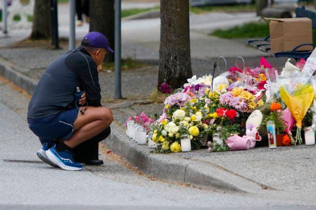 Tragic Car Incident at Vancouver Filipino Festival Kills 11 - Canada A Man pays respects around the flower memorial where a car drove into a crowd of people during the Lapu Lapu Festival on April 27, 2025, in Vancouver, Canada. Police said a 30-year-old man drove his car into a crowd at a Filipino street festival, killing at least eleven people and injuring multiple others. Photo by Tomaz Jr Pximages ABACAPRESS.COM Vancouver Vancouver, BC Canada  Copyright: xPXxImages ABACAx