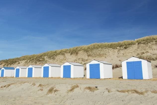 Zeile blau und weiß Strand Hütten für Urlaub surpose Row blue and white beach cabins for vacation surpose Copyright: imageBROKER IvonnexWierink ibxiqx13127347.jpg