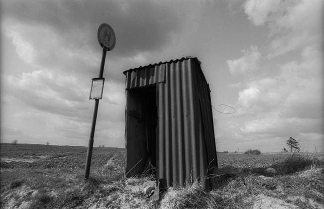 Archivbilder der Woche KW18 Steinhöfel Deutschland, Steinhöfel, 20.04.1992, einsames Buswartehäuschen bei Steinhöfel, Â *** Steinhöfel Germany, Steinhöfel, 20 04 1992, lonely bus shelter near Steinhöfel, Â