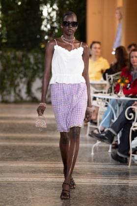 Chanel Cruise 2025 Fashion Show - Runway A model walks the runway at the Chanel Cruise 2025 fashion show at Villa D Este in Como, Italy, on April 29, 2025. Photo by Aurore Marechal ABACAPRESS.COM Como Italy  Copyright: xMarechalxAurore ABACAx