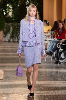 Chanel Cruise 2025 Fashion Show - Runway A model walks the runway at the Chanel Cruise 2025 fashion show at Villa D Este in Como, Italy, on April 29, 2025. Photo by Aurore Marechal ABACAPRESS.COM Como Italy  Copyright: xMarechalxAurore ABACAx