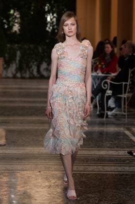 Chanel Cruise 2025 Fashion Show - Runway A model walks the runway at the Chanel Cruise 2025 fashion show at Villa D Este in Como, Italy, on April 29, 2025. Photo by Aurore Marechal ABACAPRESS.COM Como Italy  Copyright: xMarechalxAurore ABACAx