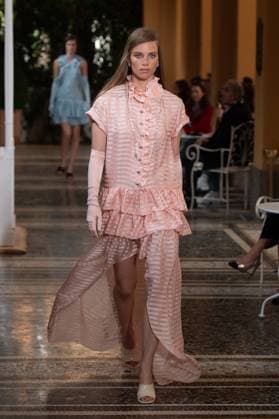 Chanel Cruise 2025 Fashion Show - Runway A model walks the runway at the Chanel Cruise 2025 fashion show at Villa D Este in Como, Italy, on April 29, 2025. Photo by Aurore Marechal ABACAPRESS.COM Como Italy  Copyright: xMarechalxAurore ABACAx
