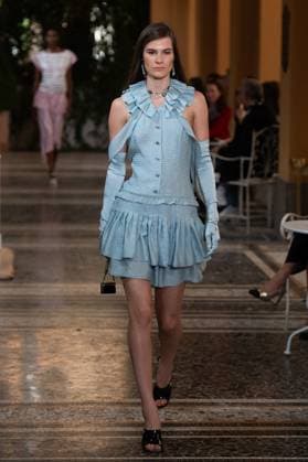 Chanel Cruise 2025 Fashion Show - Runway A model walks the runway at the Chanel Cruise 2025 fashion show at Villa D Este in Como, Italy, on April 29, 2025. Photo by Aurore Marechal ABACAPRESS.COM Como Italy  Copyright: xMarechalxAurore ABACAx