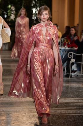 Chanel Cruise 2025 Fashion Show - Runway A model walks the runway at the Chanel Cruise 2025 fashion show at Villa D Este in Como, Italy, on April 29, 2025. Photo by Aurore Marechal ABACAPRESS.COM Como Italy  Copyright: xMarechalxAurore ABACAx