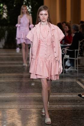 Chanel Cruise 2025 Fashion Show - Runway A model walks the runway at the Chanel Cruise 2025 fashion show at Villa D Este in Como, Italy, on April 29, 2025. Photo by Aurore Marechal ABACAPRESS.COM Como Italy  Copyright: xMarechalxAurore ABACAx