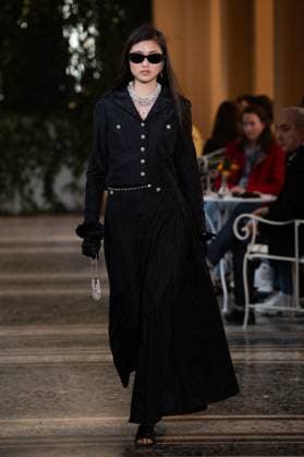 Chanel Cruise 2025 Fashion Show - Runway A model walks the runway at the Chanel Cruise 2025 fashion show at Villa D Este in Como, Italy, on April 29, 2025. Photo by Aurore Marechal ABACAPRESS.COM Como Italy  Copyright: xMarechalxAurore ABACAx