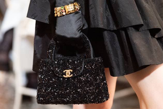 Chanel Cruise 2025 Fashion Show - Runway A model walks the runway at the Chanel Cruise 2025 fashion show at Villa D Este in Como, Italy, on April 29, 2025. Photo by Aurore Marechal ABACAPRESS.COM Como Italy  Copyright: xMarechalxAurore ABACAx