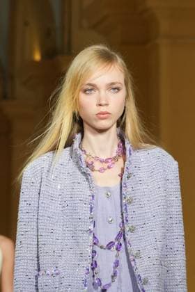 CHANEL Cruise Lago di Como 2025 2026 Runway A model walks the runway at the Chanel Cruise 2025 fashion show at Villa D Este on April 29, 2025 in Como, Italy Photo by Lucia Sabatelli Bestimage Como Italie  Copyright: xLuciaxSabatellix xBestimagexLuciaxSabatellix xBestimagex