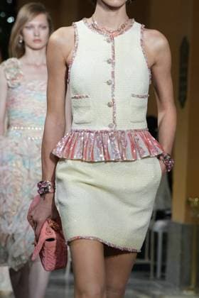 CHANEL Cruise Lago di Como 2025 2026 Runway A model walks the runway at the Chanel Cruise 2025 fashion show at Villa D Este on April 29, 2025 in Como, Italy Photo by Lucia Sabatelli Bestimage Como Italie  Copyright: xLuciaxSabatellix xBestimagexLuciaxSabatellix xBestimagex