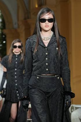 CHANEL Cruise Lago di Como 2025 2026 Runway A model walks the runway at the Chanel Cruise 2025 fashion show at Villa D Este on April 29, 2025 in Como, Italy Photo by Lucia Sabatelli Bestimage Como Italie  Copyright: xLuciaxSabatellix xBestimagexLuciaxSabatellix xBestimagex