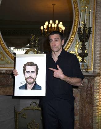 April 29, 2025, New York, New York, United States: Jake Gyllenhaal joins the legendary wall of caricatures at Sardi s in New York. April 29, 2025 New York United States - ZUMAp281 20250429_zea_p281_015 Copyright: xPhotoxImagexPressx