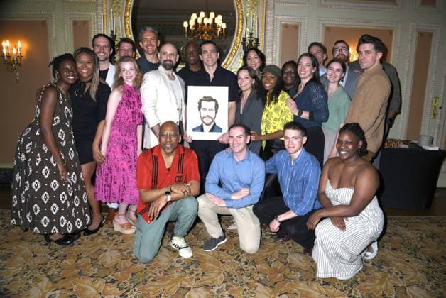 April 29, 2025, New York, New York, United States: Jake Gyllenhaal joins the legendary wall of caricatures at Sardi s. Jake Gyllenhaal will gather with the company of Othello and friends at Sardi s in New York. April 29, 2025 New York United States - ZUMAp281 20250429_zea_p281_002 Copyright: xPhotoxImagexPressx