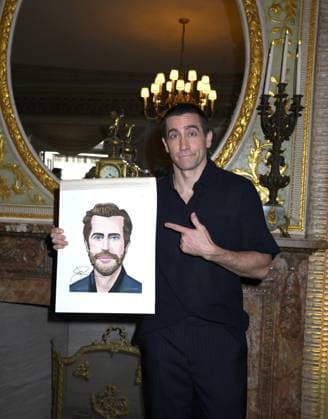 April 29, 2025, New York, New York, United States: Jake Gyllenhaal joins the legendary wall of caricatures at Sardi s in New York. April 29, 2025 New York United States - ZUMAp281 20250429_zea_p281_012 Copyright: xPhotoxImagexPressx