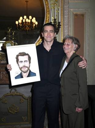 April 29, 2025, New York, New York, United States: Jake Gyllenhaal joins the legendary wall of caricatures at Sardi s in New York. April 29, 2025 New York United States - ZUMAp281 20250429_zea_p281_017 Copyright: xPhotoxImagexPressx