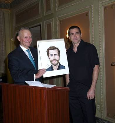 April 29, 2025, New York, New York, United States: Jake Gyllenhaal joins the legendary wall of caricatures at Sardi s in New York. April 29, 2025 New York United States - ZUMAp281 20250429_zea_p281_027 Copyright: xPhotoxImagexPressx