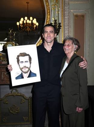 April 29, 2025, New York, New York, United States: Jake Gyllenhaal joins the legendary wall of caricatures at Sardi s in New York. April 29, 2025 New York United States - ZUMAp281 20250429_zea_p281_022 Copyright: xPhotoxImagexPressx