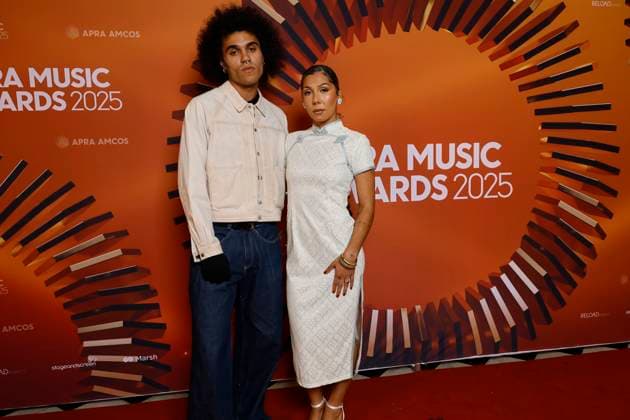 APRA MUSIC AWARDS 2025, Miss Kaninna and guest pose for a photo during the 2025 APRA Music Awards at Melbourne Town Hall in Melbourne, Wednesday, April 30, 2025. ( NO ARCHIVING MELBOURNE VICTORIA AUSTRALIA  Copyright: xCONxCHRONISx 20250430170647230896