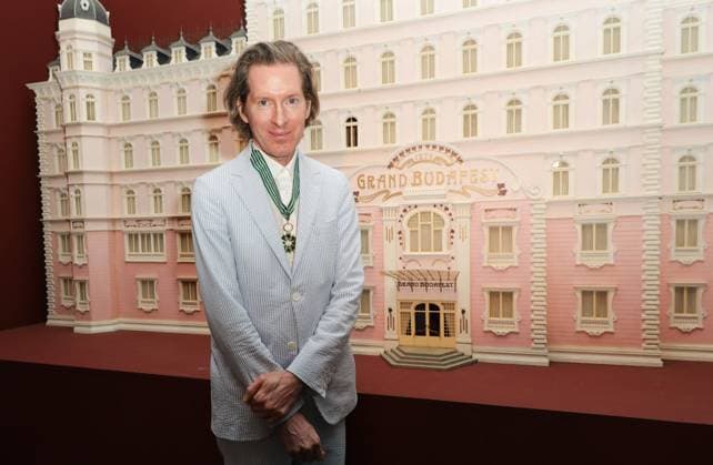 Bilder des Jahres 2025, Entertainment 04 April Entertainment Bilder des Tages Wes Anderson receives the insignia of Chevalier de lOrdre des Arts et des Lettres from Rachida Dati, Minister of Culture, at the Cinémathèque française in Paris American director Wes Anderson receives the insignia of Chevalier de lOrdre des Arts et des Lettres from Rachida Dati, Minister of Culture, à la Cinémathèque française à Paris, le 30 avril 2025, en présence de C Gavras Coadic Guirec Bestimage American director Wes Anderson receives the insignia of Chevalier de lOrdre des Arts et des Lettres from Rachida Dati, Minister of Culture, at the Cinémathèque Française in Paris, on April 30, 2025, in the presence of C Gavras Paris France  Copyright: xCOADICxGUIRECx xBESTIMAGExCOADICxGUIRECx xBESTIMAGEx