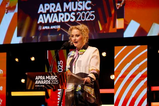 APRA MUSIC AWARDS 2025, Zan Rowe presents on stage during the 2025 APRA Music Awards at Melbourne Town Hall in Melbourne, Wednesday, April 30, 2025. ( NO ARCHIVING MELBOURNE VICTORIA AUSTRALIA  Copyright: xCONxCHRONISx 20250430145382729680