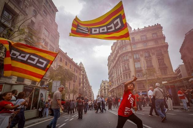 Bilder des Jahres 2025, News 05 Mai News Themen der Woche KW18 News Bilder des Tages Demonstration for Workers Day in Barcelona Several people during the demonstration for Workers Day, May 1, 2025, in Barcelona, Catalonia Spain The UGT and CCOO unions have called today May 1, in more than 50 cities, citizens to participate in events and demonstrations to defend the rights of working people The slogan this year is Protect what has been won, win the future to persist in the fulfillment of the agreement to reduce the working day to 37.5 hours in 2025 and to urge the opening of a social dialogue table to reform the dismissal in Spain 01 MAY 2025 WORKER RIGHTS BARCELONA LABOR Kike Rincó Barcelona Cataluna Barcelona Cataluna Spain  Copyright: xKikexRinconx 6689701
