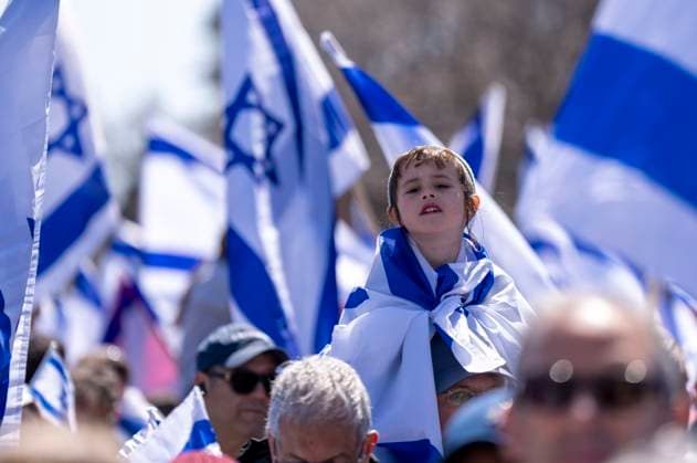 May 1, 2025, Montreal, Pq, CANADA: Five year old Gilad and his grandfather Shlomo celebrate Israel s Independence Day in Montreal on Thursday, May 1, 2025. Montreal CANADA  - ZUMAc35_ 20250501_zaf_c35_022 Copyright: xChristinnexMuschix