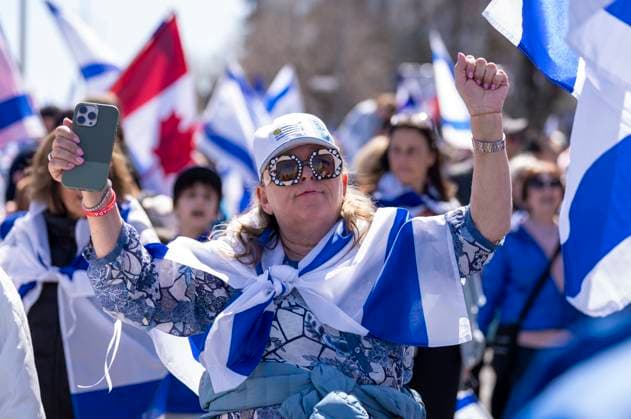 May 1, 2025, Montreal, Pq, CANADA: Supporters of Israel celebrate the country s Independence Day in Montreal on Thursday, May 1, 2025. Montreal CANADA  - ZUMAc35_ 20250501_zaf_c35_026 Copyright: xChristinnexMuschix