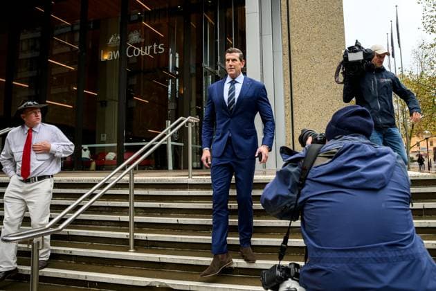 BEN ROBERTS SMITH COURT, Ben Roberts-Smith (centre) is seen during break at the Federal Court of Australia in Sydney, Friday, May 2, 2025. ( NO ARCHIVING Sydney New South Wales Australia  Copyright: xBiancaxDexMarchix 20250502184862573470