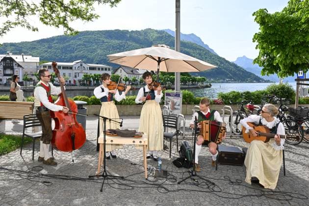 Folk music concert Hausmusikroas of the Familienmusik Waldauf at the Museumsplatz in Gmunden, as part of the Salzkammergut Festwochen Gmunden 2025, photographed on 03 05 25 The picture shows members of the Familienmusik Waldauf from Tyrol 2025 Folk music concert Hausmusikroas of the Familienmusik Waldauf at the Museumsplatz in Gmunden, as part of the Salz