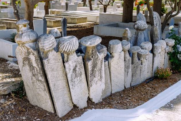 IMAGO Creative, Herbst, Reiseziel, Dodekanes, Griechische Inseln Muslimischer Friedhof (Marenciye Mohammedan Cemetery of Kos) in Platani auf der Insel Kos in Griechenland *** Muslim Cemetery Marenciye Mohammedan Cemetery of Kos in Platani at the Island Kos in Greece