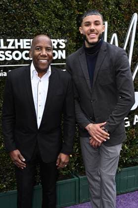 Nathan East with son Noah East at the Alzheimer s Association Magic of Music Gala at Vibiana Los Angeles, 04 05 2025 Foto:xD.xStarbuckx xFuturexImagex alzheimer_5522
