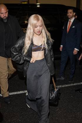 Personalities at Anna Wintours Pre Met Gala dinner in New York Rosé, Blackpink at Anna Wintours Pre Met Gala dinner in New York on may 4th 2025 Yehiel Chekroune Bestimage Anna Wintour s Pre Met Gala dinner in New York on may 4th 2025 New York Etats Unis  Copyright: xYehielxChekrounex xBestimagexYehielxChekrounex xBestimagex