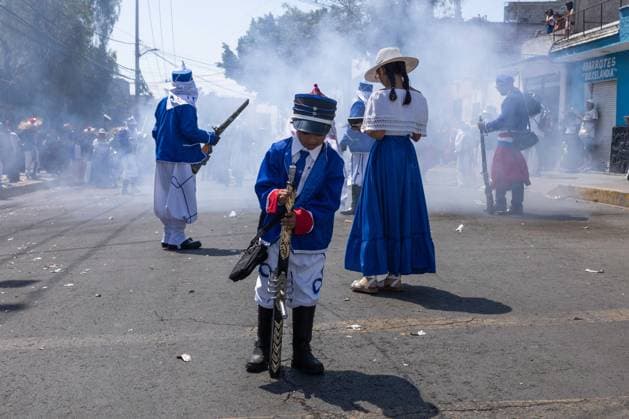 May 5, 2025, Mexico City, Mexico: To commemorate the 163rd anniversary of the Battle of Puebla, in which the Mexican army defeated the French in 1862, a civic reenactment was held in the PeoÂ±oÂ³n de los BaoÂ±os neighborhood. Mexico City Mexico - ZUMAl178 20250505_znp_l178_030 Copyright: xCristianxLeyvax