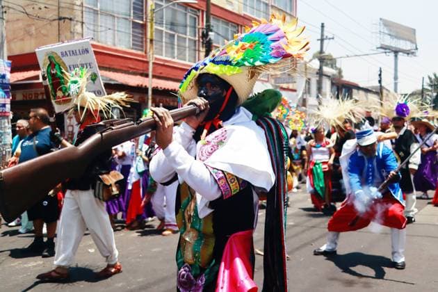 A Inhabitant of the PeoÂ±oÂ³n de los BaoÂ±os neighborhood, taking part during the 95th commemoration of the Battle of Puebla. the Battle of Puebla re-nact in PeoÂ±on de los BaoÂ±os has been declared Intangible Cultural Heritage by the United Nations Educational, Scientific and Cultural Organization (UNESCO). on May 5, 2025 in Mexico City, Mexico. Mexico City Mexico - ZUMAe321 20250505_zia_e321_007 Copyright: xCarlosxSantiagox