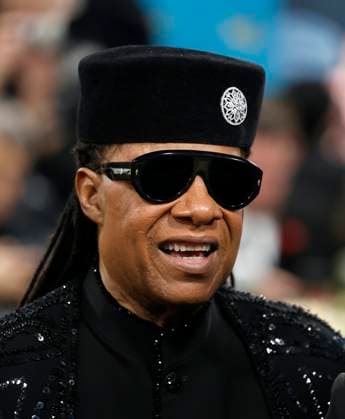 Entertainment Bilder des Tages Stevie Wonder arrives on the red carpet at the 2025 Met Gala celebrating the opening of Superfine: Tailoring Black Style at The Metropolitan Museum of Art on Monday, May 5, 2025 in New York City.  NYP20250505125 JOHNxANGELILLO