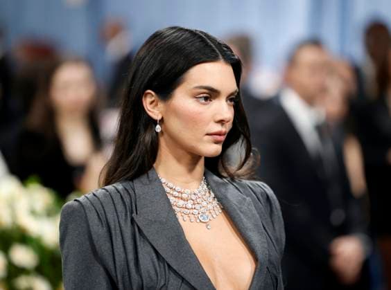 Entertainment Bilder des Tages Kendall Jenner arrives on the red carpet at the 2025 Met Gala celebrating the opening of Superfine: Tailoring Black Style at The Metropolitan Museum of Art on Monday, May 5, 2025 in New York City.  NYP20250505137 JOHNxANGELILLO