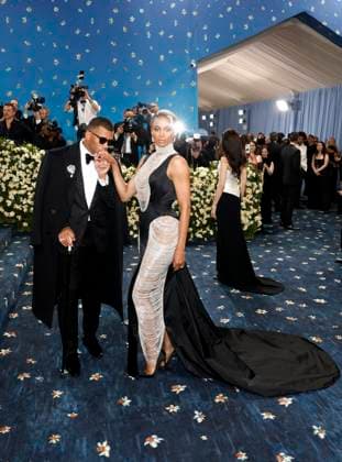 Russell Wilson and Ciara arrive on the red carpet at the 2025 Met Gala celebrating the opening of Superfine: Tailoring Black Style at The Metropolitan Museum of Art on Monday, May 5, 2025 in New York City.  NYP20250505195 JOHNxANGELILLO