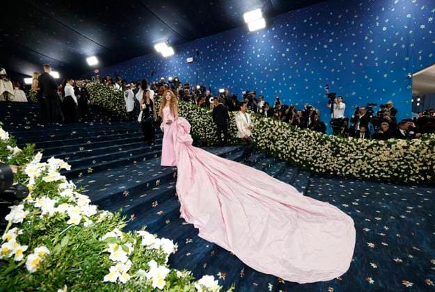 Shakira arrives on the red carpet at the 2025 Met Gala celebrating the opening of Superfine: Tailoring Black Style at The Metropolitan Museum of Art on Monday, May 5, 2025 in New York City.  NYP20250505916 JOHNxANGELILLO