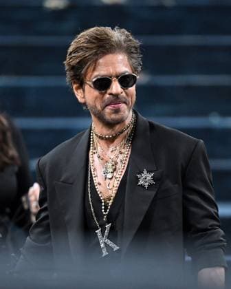 Shah Rukn Khan Arrives at the Met Gala 2025 in New York City Featuring: Shah Rukh Khan Where: New York City, New York, United States When: 06 May 2025 Credit: Elder Ordonez INSTARimages EDITORIAL USE ONLY. NOT FOR USE BY NEWSPAPERS BASED IN THE UK. Copyright: xx instar54719512
