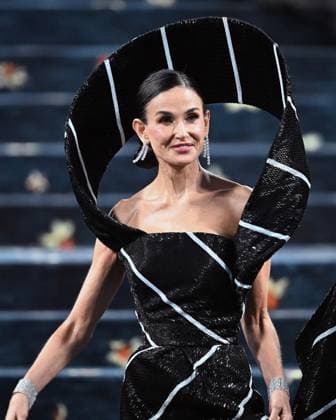 Demi Moore Arrives at the Met Gala 2025 in New York City Featuring: Demi Moore Where: New York City, New York, United States When: 06 May 2025 Credit: Elder Ordonez INSTARimages EDITORIAL USE ONLY. NOT FOR USE BY NEWSPAPERS BASED IN THE UK. Copyright: xx instar54719384