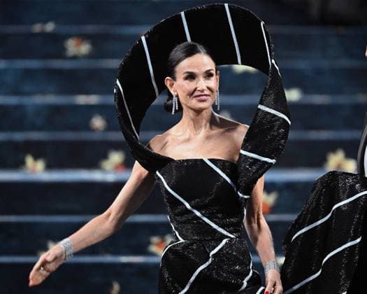 Bilder des Jahres 2025, Entertainment 05 Mai Entertainment Themen der Woche KW19 Entertainment Bilder des Tages Demi Moore Arrives at the Met Gala 2025 in New York City Featuring: Demi Moore Where: New York City, New York, United States When: 06 May 2025 Credit: Elder Ordonez INSTARimages EDITORIAL USE ONLY. NOT FOR USE BY NEWSPAPERS BASED IN THE UK. Copyright: xx instar54719385