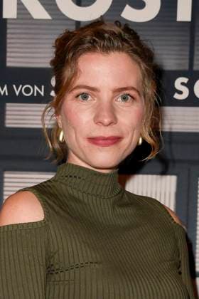 Thea Rasche as a guest on the red carpet at the cinema film premiere Die Vorkosterinnen at Kino Babylon on 05 05 2025 in Berlin Berlin Germany
