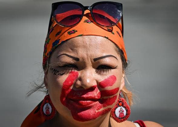 Edmonton Marks Red Dress Day To Honour Missing And Murdered Indigenous Women And Girls EDMONTON, CANADA MAY 5: Members of the local Indigenous community, activists, and supporters gather in memory of missing and murdered Indigenous women and girls (MMIWG) outside the Alberta Legislature, in Edmonton, Alberta, Canada, on May 5, 2025. Red Dress Day is an annual event initiated by the REDress Project to honour the lives of MMIWG across Canada, first observed on May 5, 2010. Edmonton Canada Copyright: xArturxWidakx originalFilename: widak-edmonton250505_npBW4.jpg