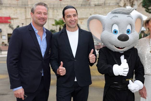 Europa Park Eagles Charity Golfcup 2025 Singer Sasha, Bülent Ceylan and Euromaus from left in front of the Hotel Colosseo Europa Park Eagles Charity Golfcup 2025 on 05 05 2025 Hotel Colosseo, Rust, Baden Württemberg, Germany