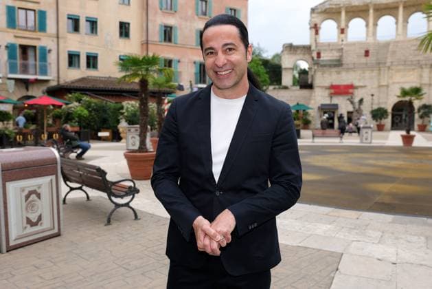 Europa Park Eagles Charity Golfcup 2025 Bülent Ceylan in front of the Hotel Colosseo Europa Park Eagles Charity Golfcup 2025 on 05 05 2025 Hotel Colosseo, Rust, Baden Württemberg, Germany