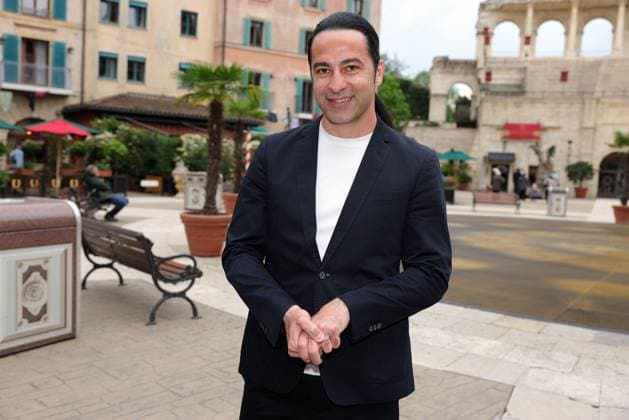 Europa Park Eagles Charity Golfcup 2025 Bülent Ceylan in front of the Hotel Colosseo Europa Park Eagles Charity Golfcup 2025 on 05 05 2025 Hotel Colosseo, Rust, Baden Württemberg, Germany