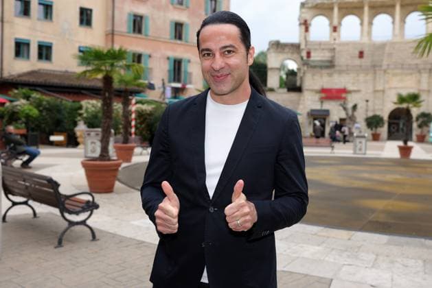 Europa Park Eagles Charity Golfcup 2025 Bülent Ceylan in front of the Hotel Colosseo Europa Park Eagles Charity Golfcup 2025 on 05 05 2025 Hotel Colosseo, Rust, Baden Württemberg, Germany