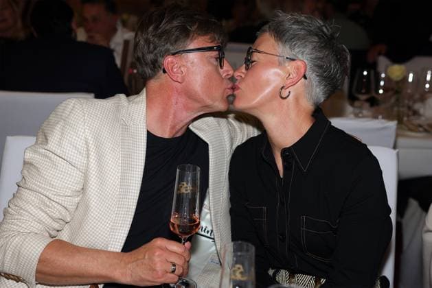 Europa Park Eagles Charity Golfcup 2025 Hansy Vogt gives wife Petra a kiss on the occasion of the gala evening at the Hotel Colosseo Europa Park Eagles Charity Golfcup 2025 on 05 05 2025 Hotel Colosseo, Rust, Baden Württemberg, Germany