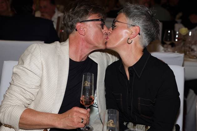 Europa Park Eagles Charity Golfcup 2025 Hansy Vogt gives wife Petra a kiss on the occasion of the gala evening at the Hotel Colosseo Europa Park Eagles Charity Golfcup 2025 on 05 05 2025 Hotel Colosseo, Rust, Baden Württemberg, Germany
